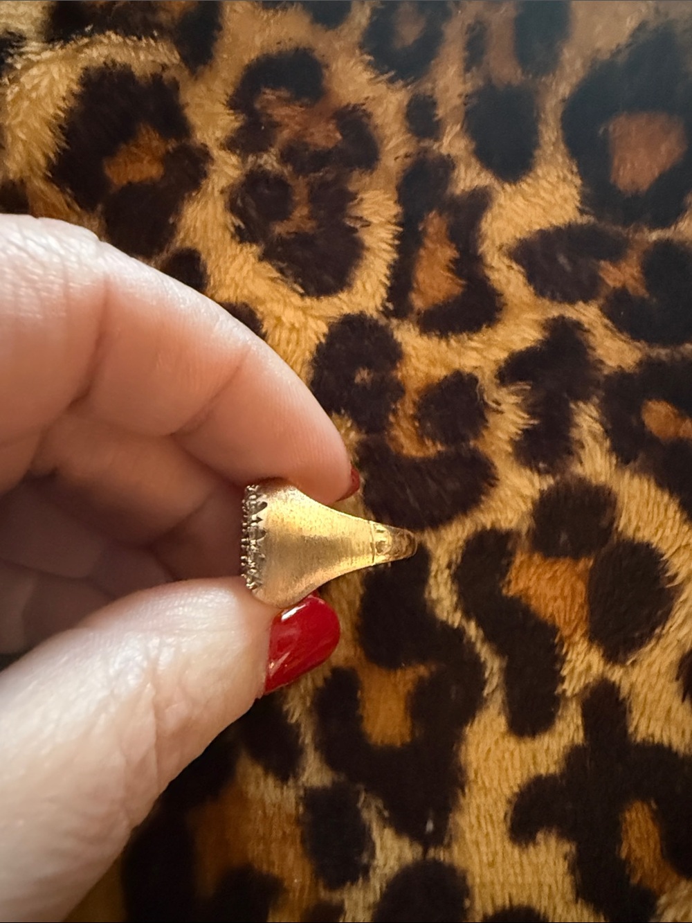 Feeling lucky?!! Lucky 14 kt gold and diamond horseshoe ring. - Picture 3 of 4